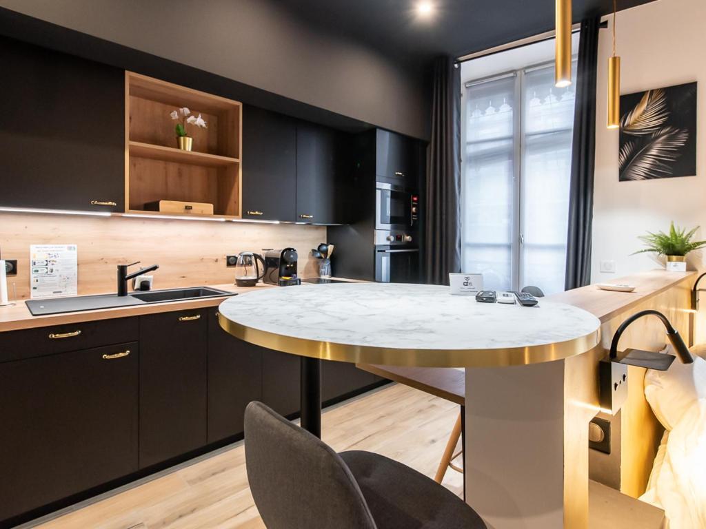 Appartement Chic Proche Bellecour Avec Parking Lyon Luaran gambar